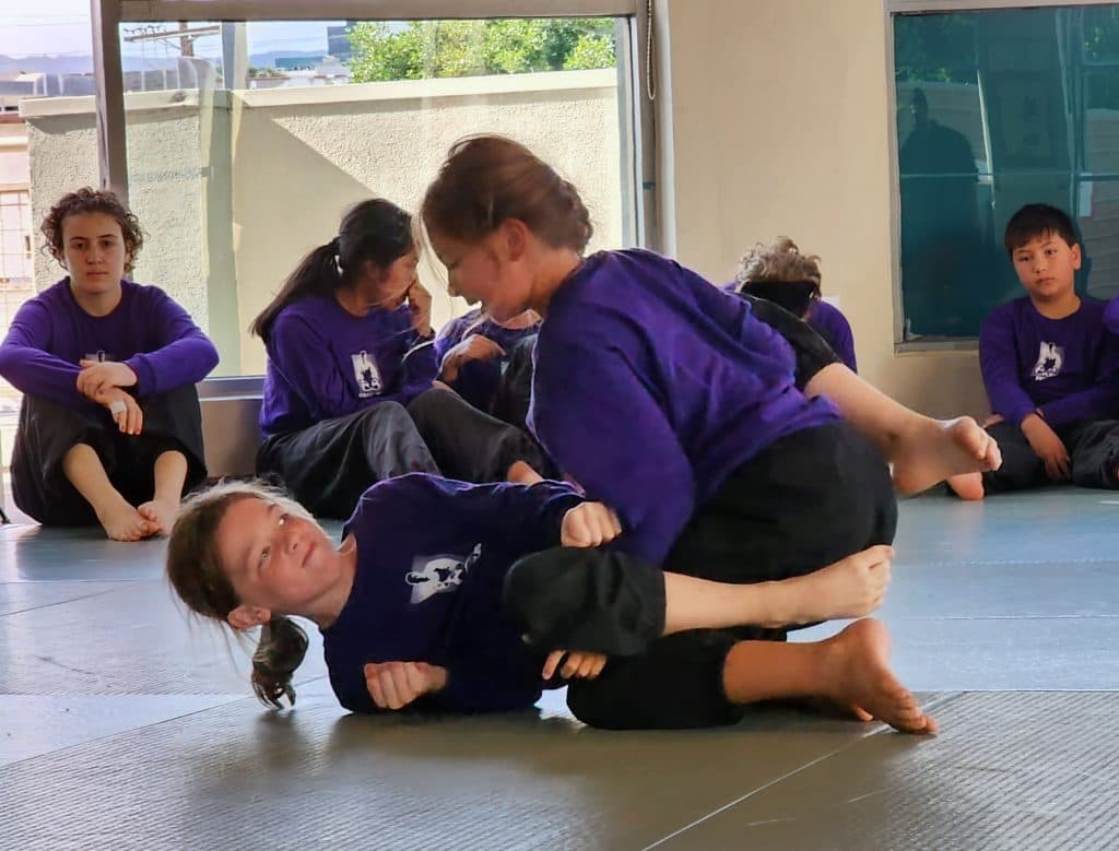 Passing the guard under pressure in the grappling tournament